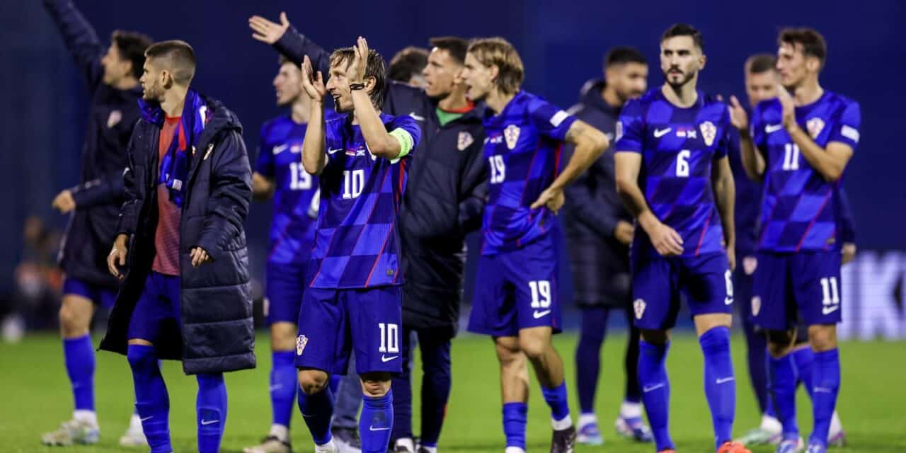Slavlje hrvatskih igrača nakon pobjede u suretu sa Škotskom