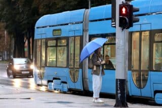 Zagreb: Danas umjereno i pretežno oblačno, mjestimice s kišom