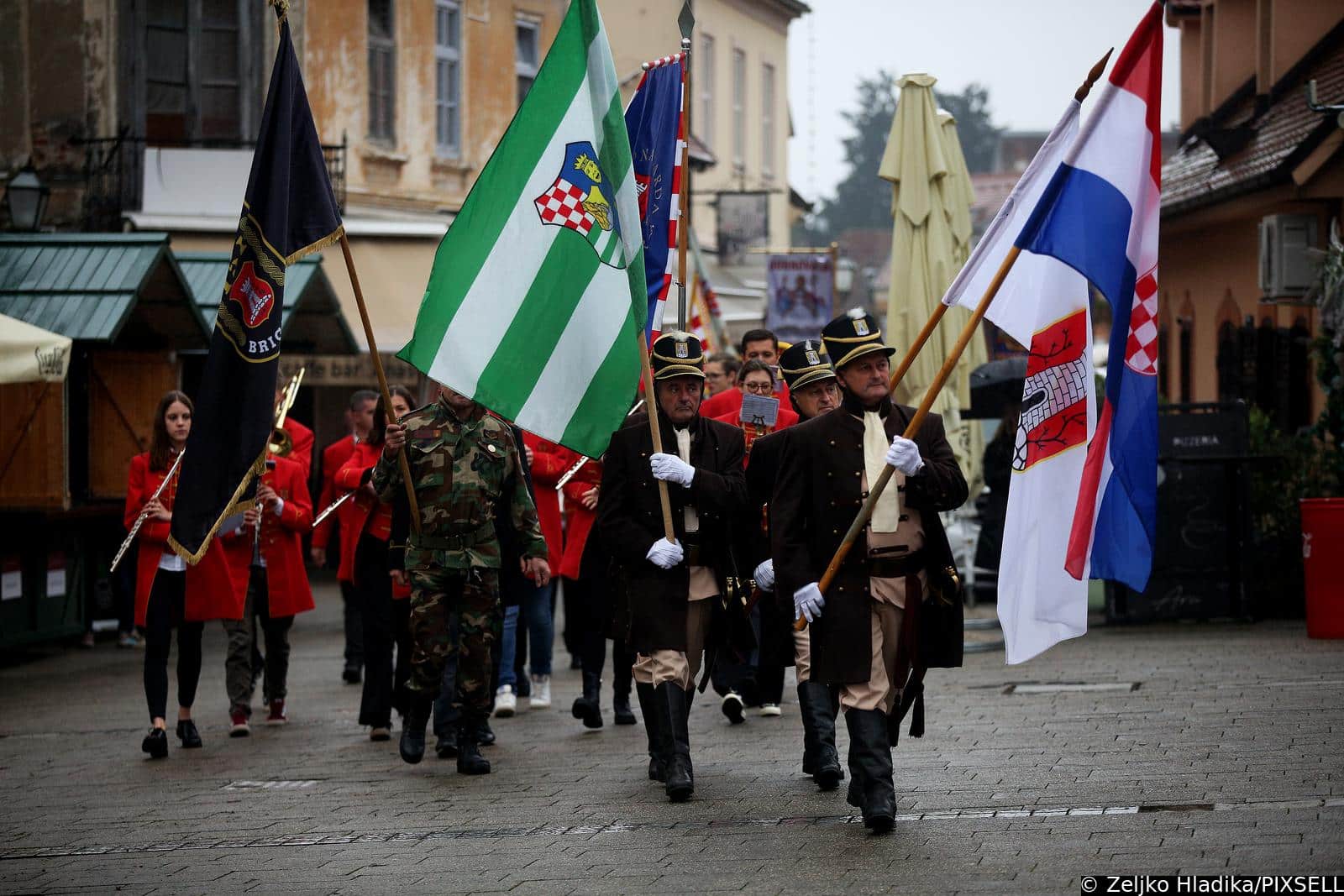 Mimohod povijesnih postrojbi ulicama grada povodom Dana grada Samobora