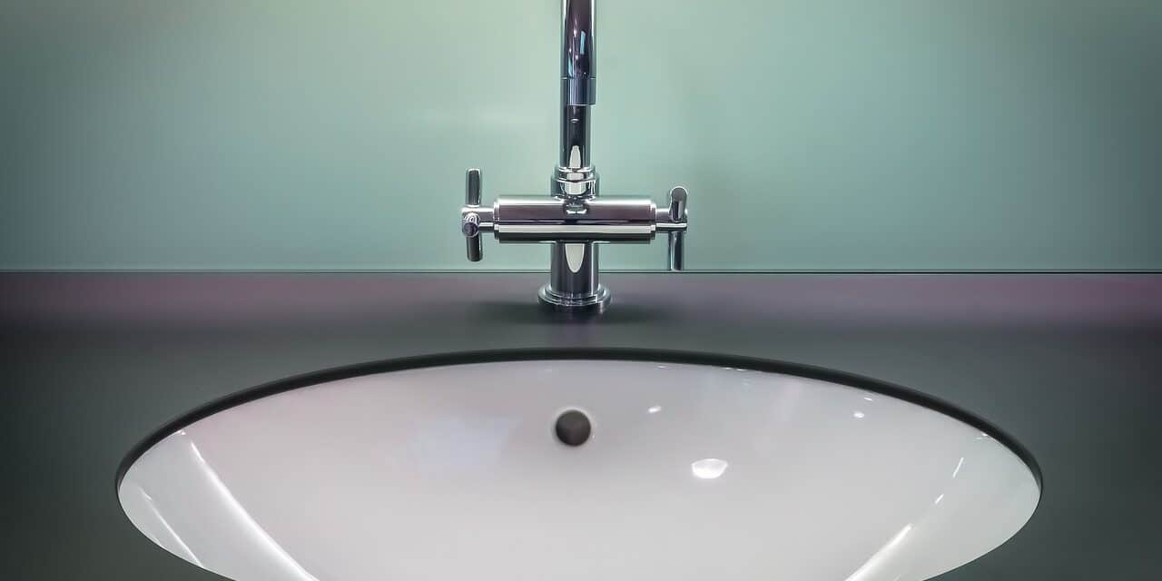 bathroom-1851566_1280