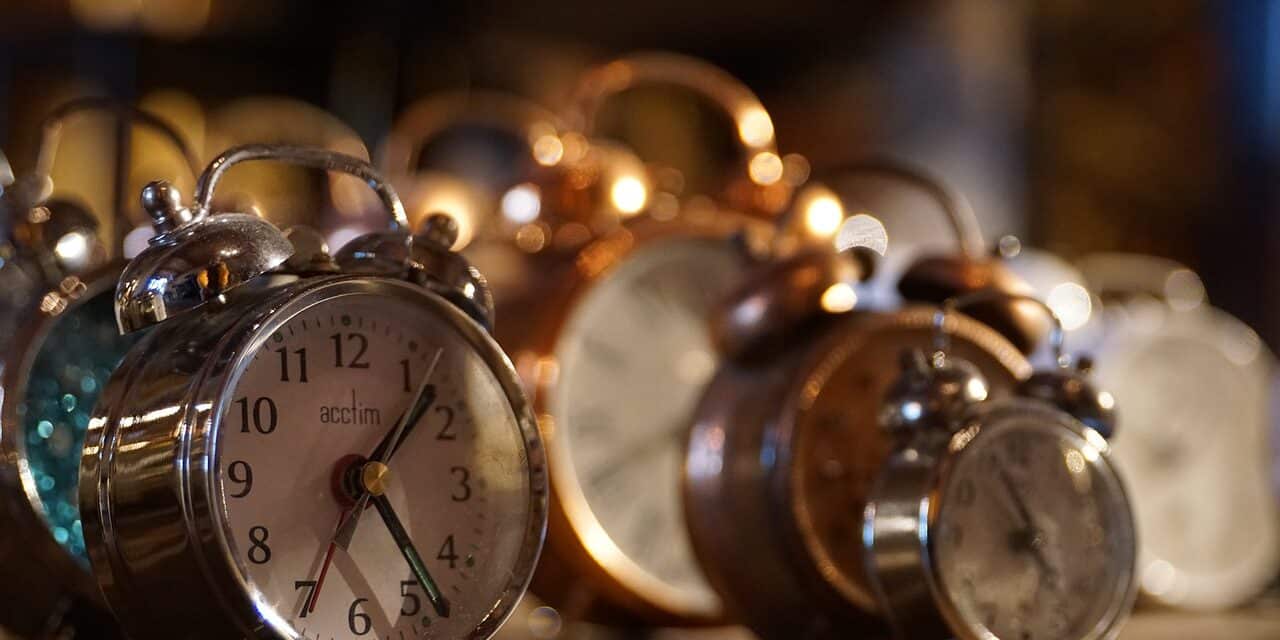 clocks-6664622_1280