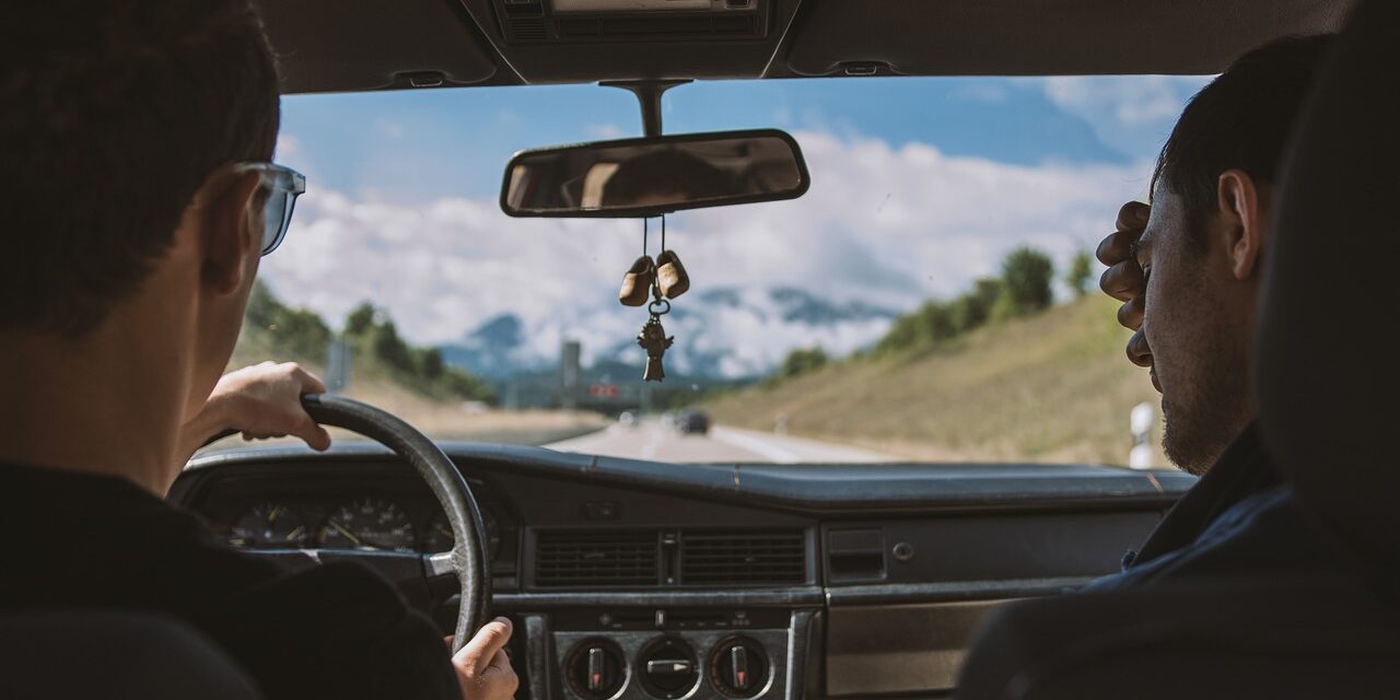 driving-2681097_1280