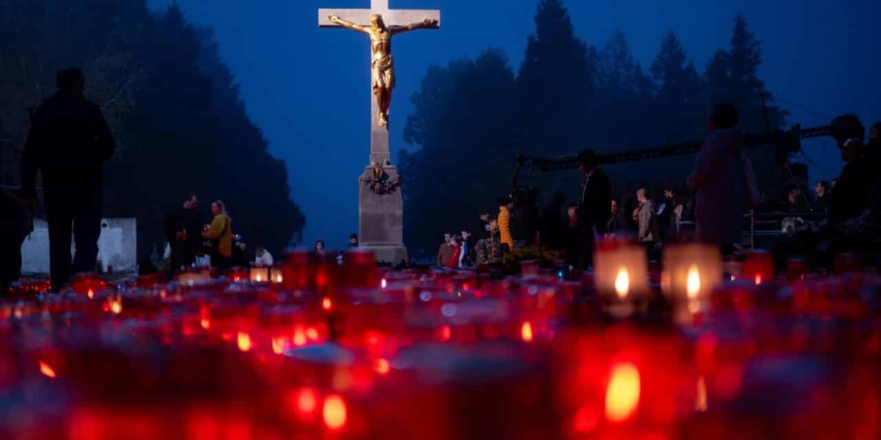 Zagrebačko gradsko groblje Mirogoj po noći