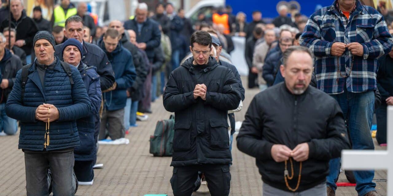 Muška molitva krunice svake prve subote u mjesecu na glavnom zagrebačkom trgu