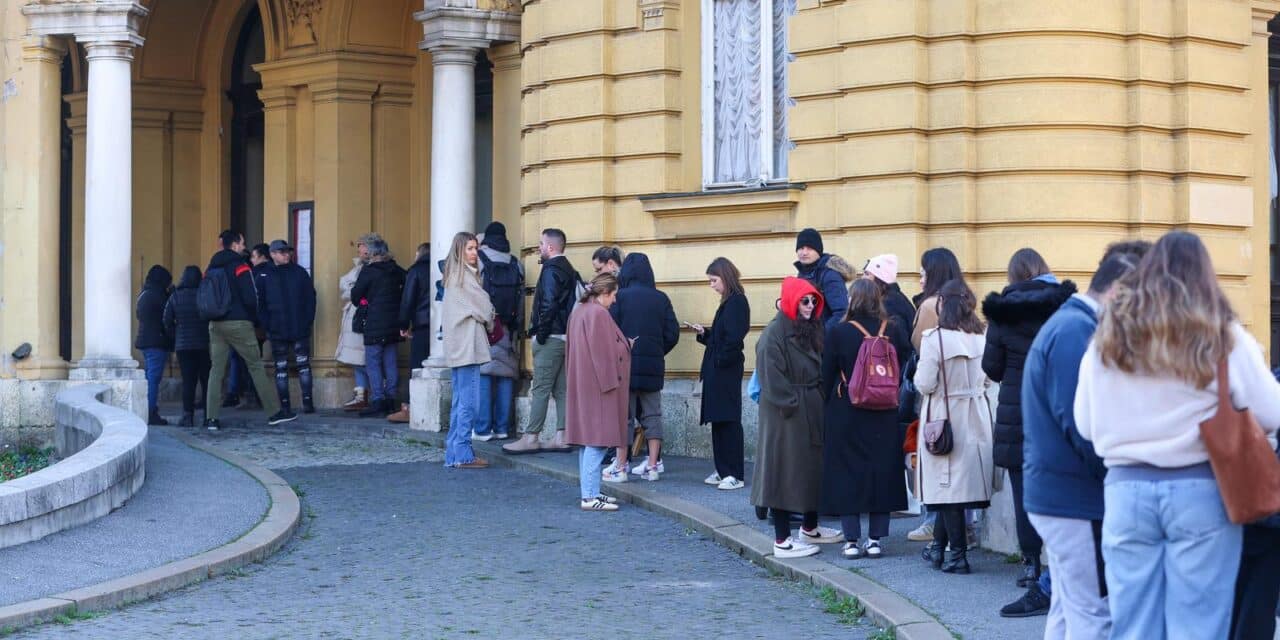 Zagreb: Tradicionalno veliki red za ovogodišnje ulaznice za balet Orašar u HNK