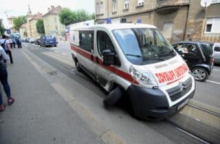 Zagreb: Sudar automobila i sanitetskog vozila prouzročio zastoj tramvajskog prometa