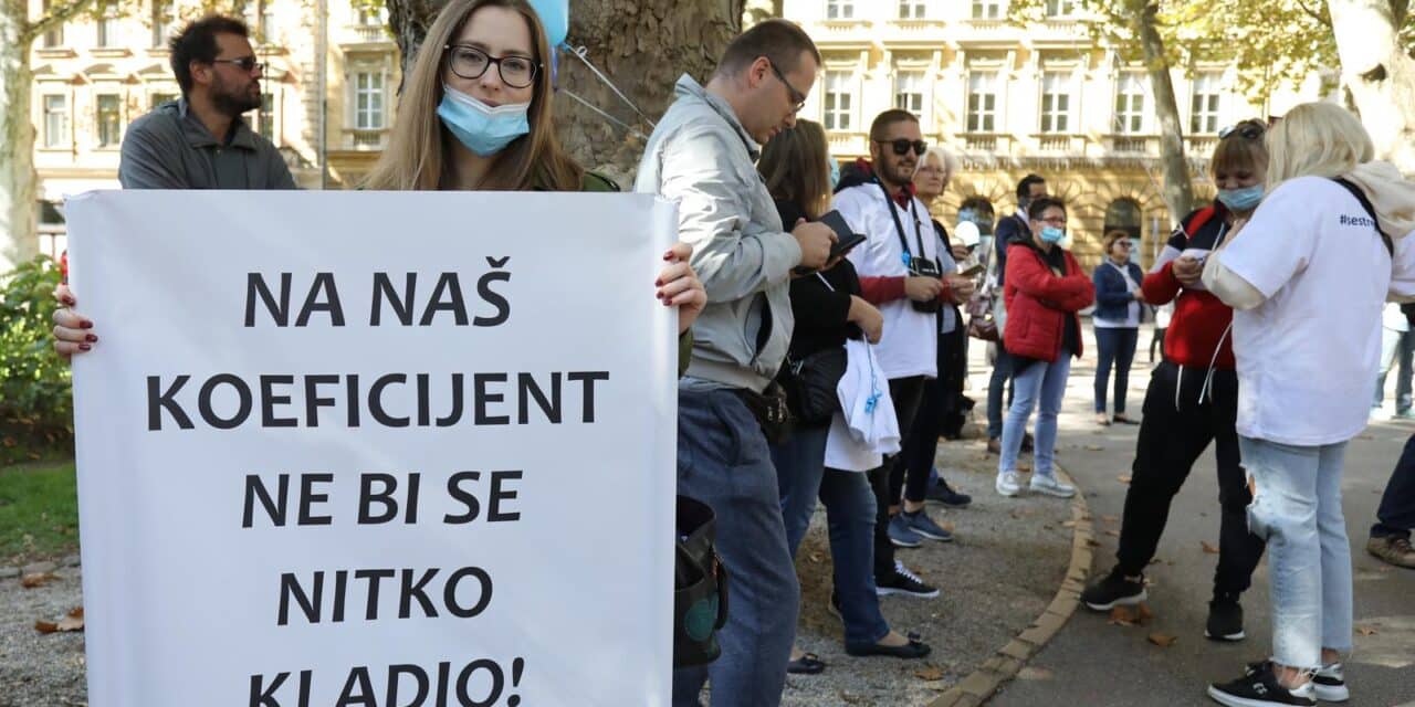 Zagreb: Prosvjed Zdravstvenih djelatnika zbog COVID potvrde s kojom moraju dolaziti na posao