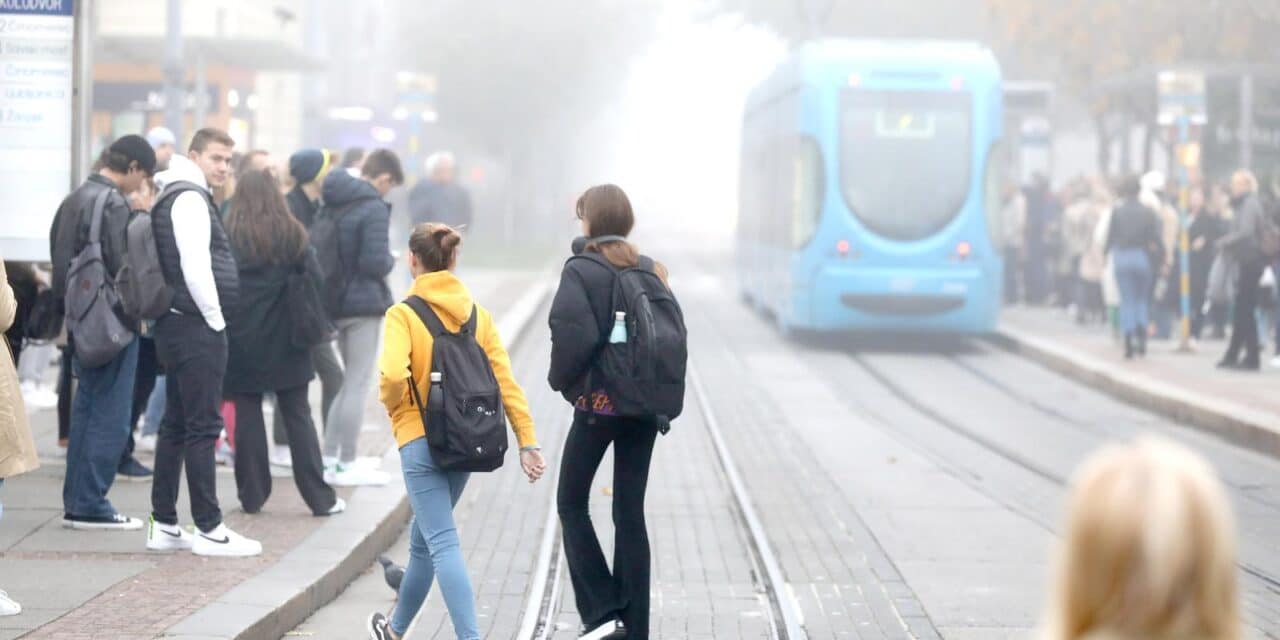 Centar Zagreba prekriven je gustom maglom