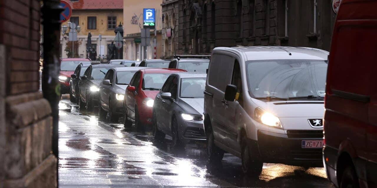 Zagreb: Kiša u gradu usporava promet