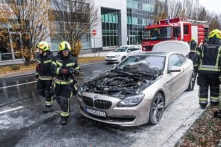 Zagreb: Luksuzni BMW zapalio se na Heinzlovoj ulici