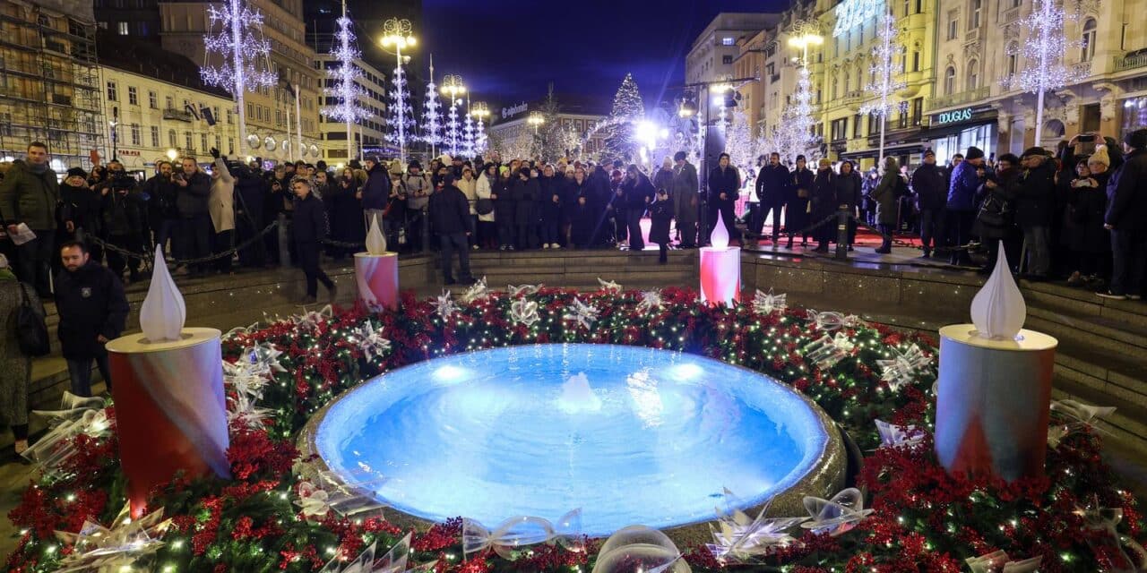 Zagreb: Paljenje prve adventske svijeće na Trgu bana Josipa Jelačića