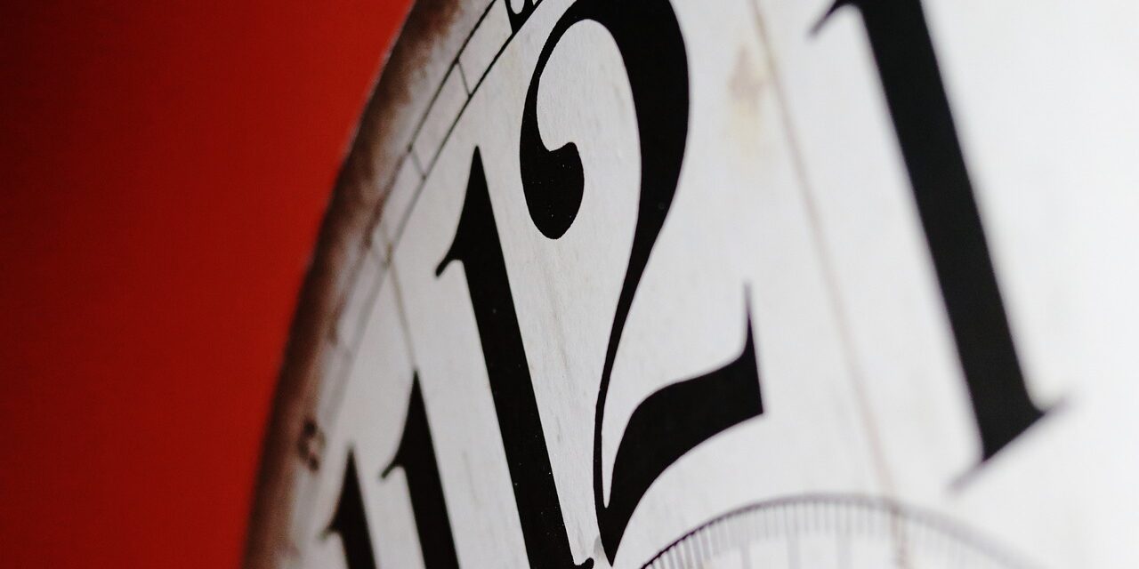 clock-2389384_1280