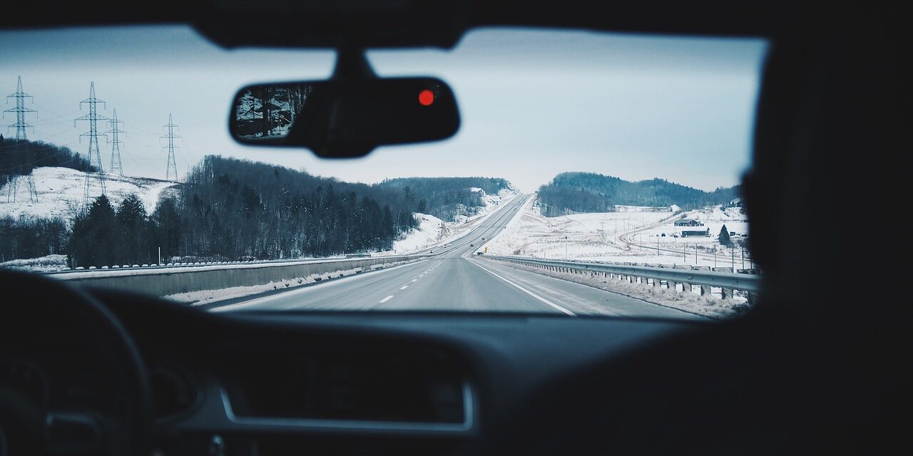 driving-916405_1280