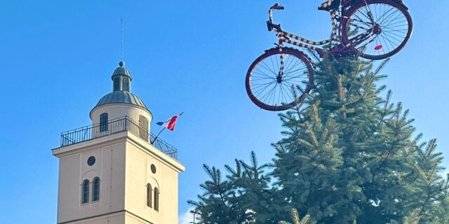 Zagrebački vatrogasci božićnu dekoraciju bicikl