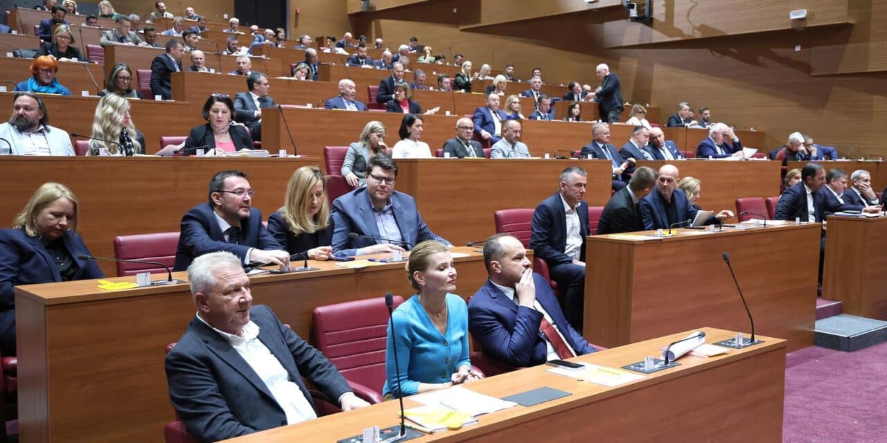 Zagreb: U Saboru započelo glasovanje