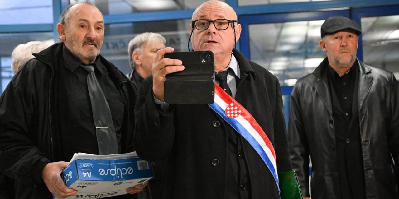 Zagreb: Dražen Keleminec predao je potpise za predsjedničku kandidaturu DIP-u