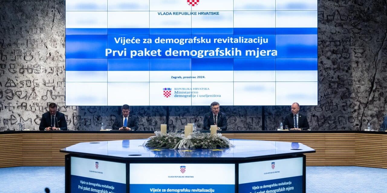 Zagreb: Predsjednik Vlade Andrej Plenković predstavio prvi paket demografskih mjera na Vijeću za demografsku revitalizaciju