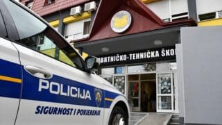 Slavonski Brod: U WC škole netko bacio suzavac, učenici tražili liječničku pomoć