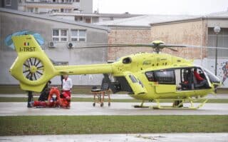 Napad nožem u zagrebačkoj školi u Prečkom, helikopter odvozi ozlijeđene