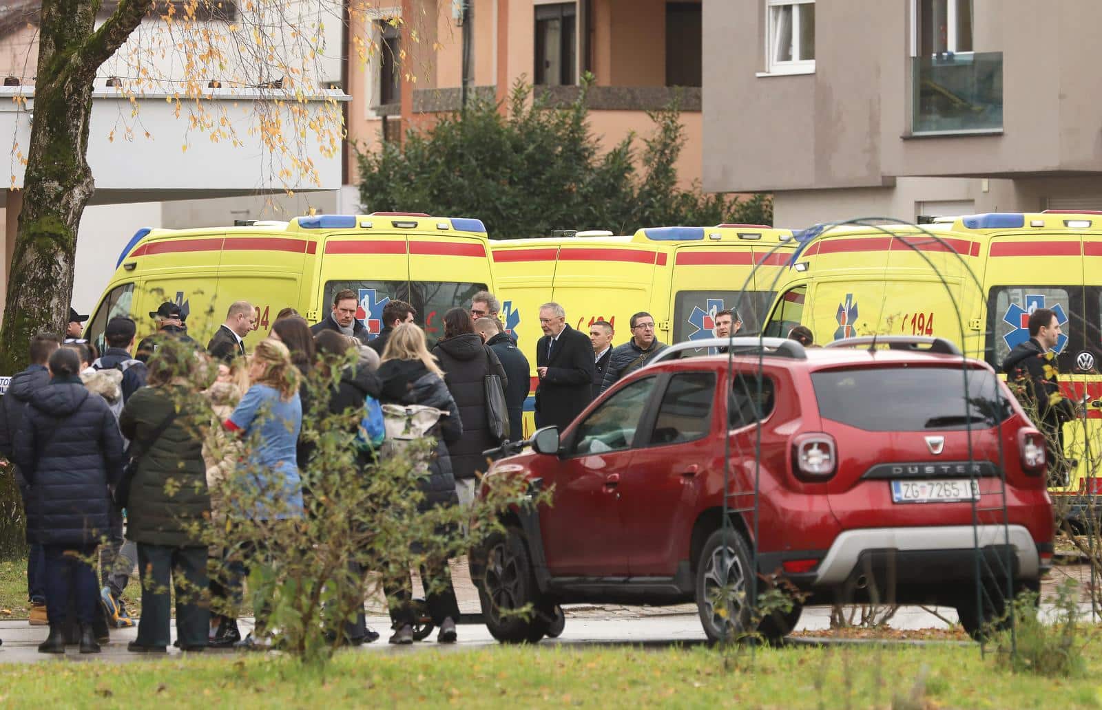 Drama u zagrebačkoj školi u Prečkom: Davor Božinović stigao je na mjesto napada