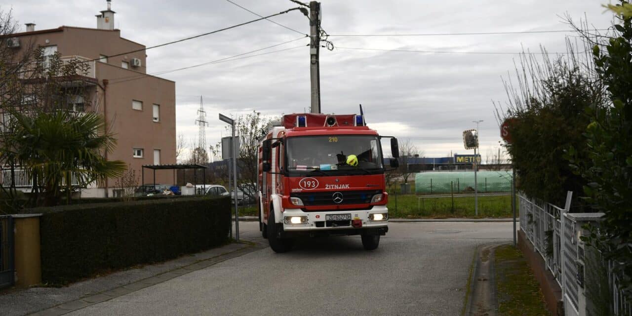 Zagreb: Požar kuće u Ivanjoj Reki, jedna osoba ozlijeđena