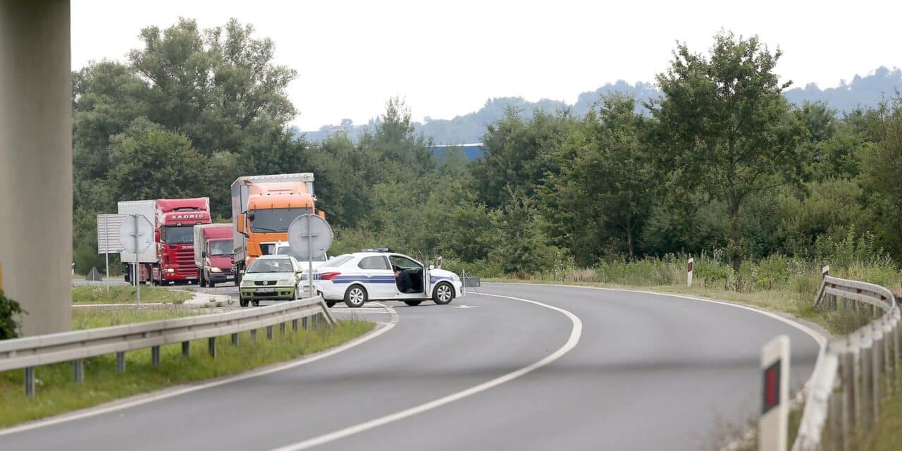 Luka: Nekoliko osoba ozlijeđeno u frontalnom sudaru na “staroj Zagorskoj”