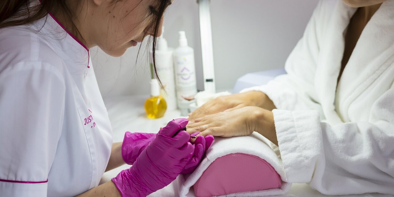 beautician-5529805_1280