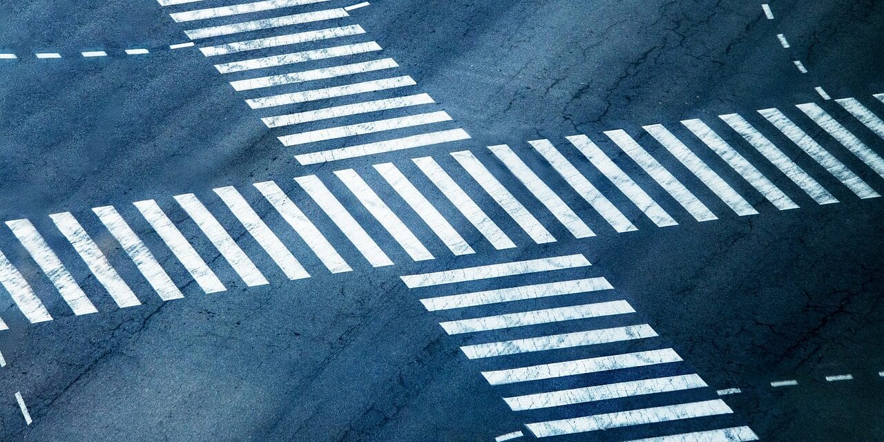 crossing-5672189_1280