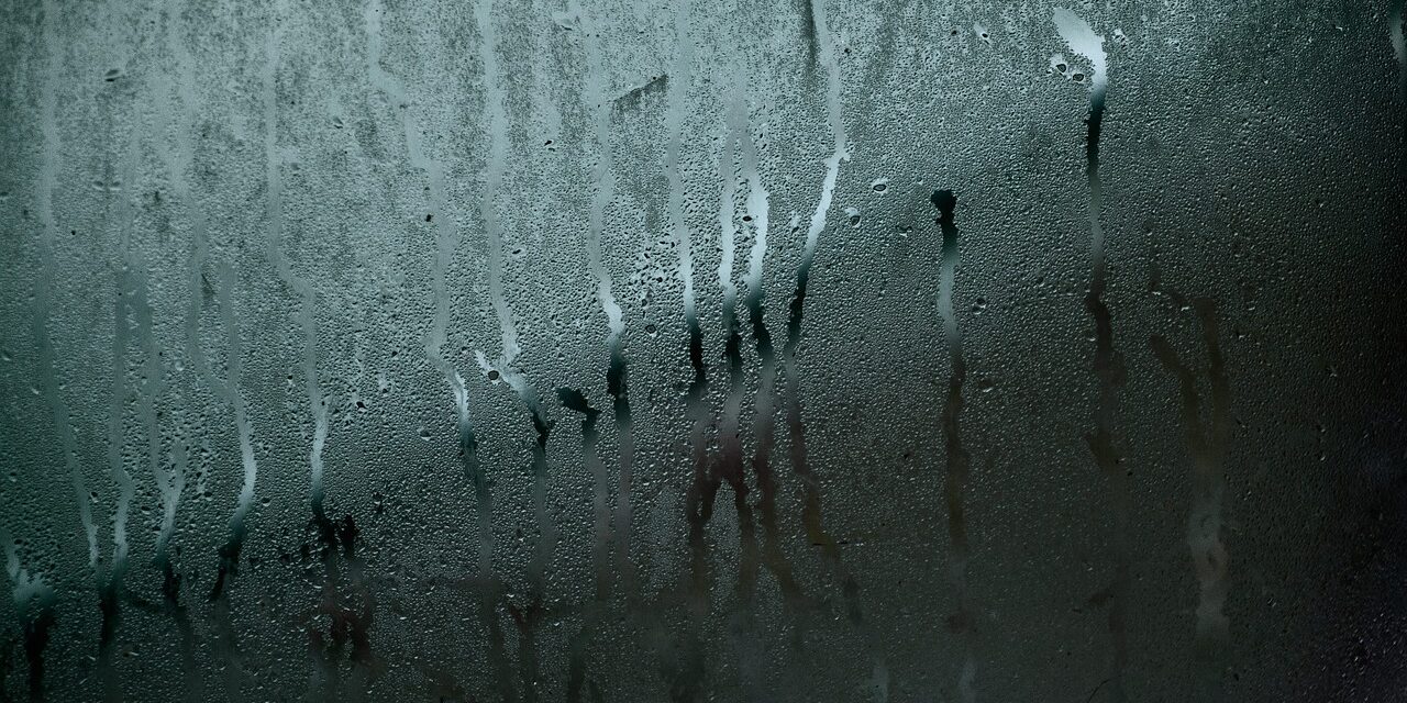 glass-1868045_1280