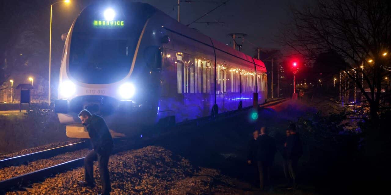 Zagreb: U Remetincu vlak naletio na pješaka koji je prevezen u bolnicu