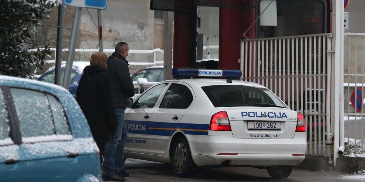 Zagreb: Policijski automobil ulazi u krug KBC-a Sestre Milosrdnice