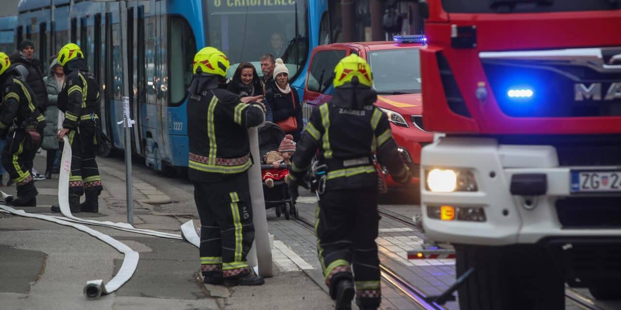 Zagreb: Gašenje manjeg požara obiteljske kuće u Ilici