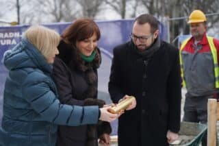 Zagreb: Gradonačelnik Tomašević sa suradnicima obilježio početak gradnje dječjeg vrtića u naselju Borovje