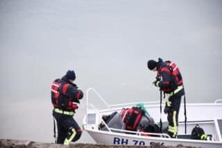 17.01.2025., Martinska Ves - Treci dan traje potraga za djetetom koje je nestalo u rijeci Savi kada je s njim majka usla u hladnu rijeku. U tijeku je i potraga ruijeke Save na podrucju Martinske Vesi