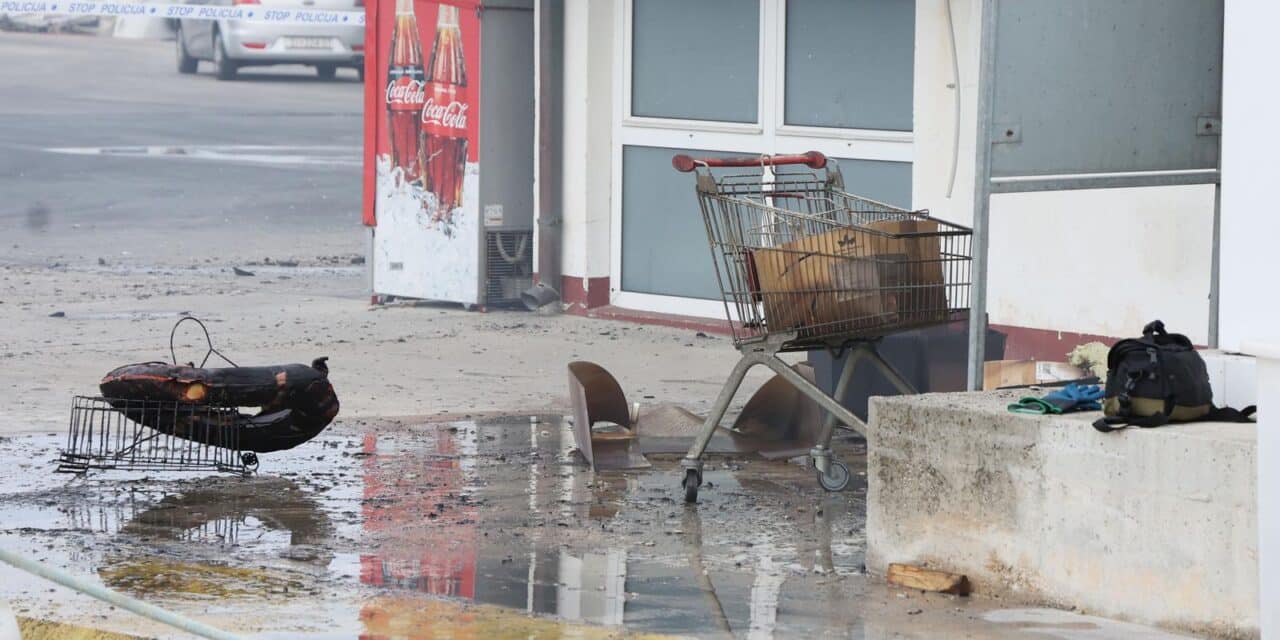 Tribunj: Noćas planuo požar na benzinskoj postaji u marini, policijski očevid u tijeku