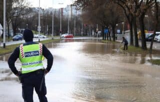 Zagreb: Poplava u Ukrajinskoj ulici zbog puknuća cijevi