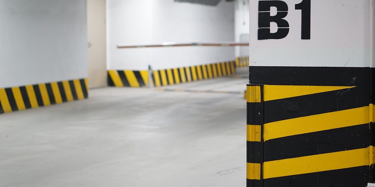 parking-lot-6538926_1280