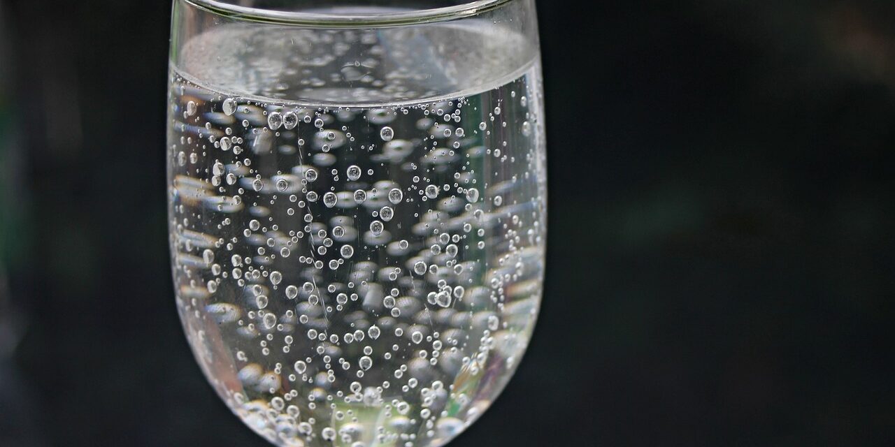 water-glass-2686973_1280