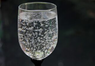 water-glass-2686973_1280