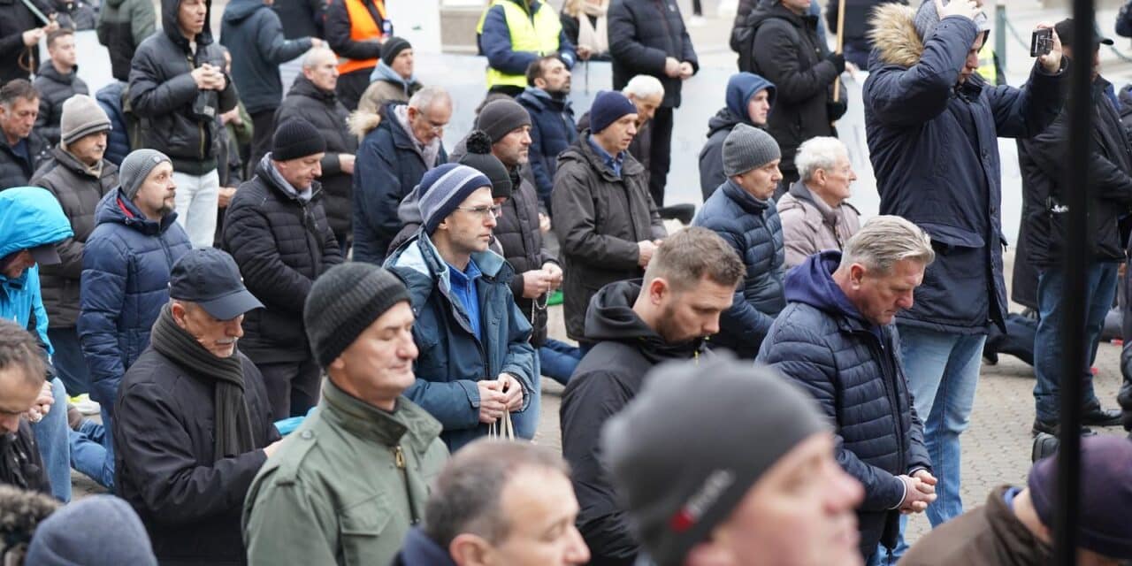Zagreb: Molitelji na trgu prve subote u mjesecu