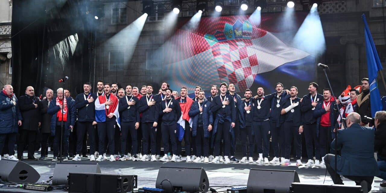 Zagreb: Hrvatska rukometna reprezentacija stigla na svečani doček na Trgu bana Josipa Jelačića