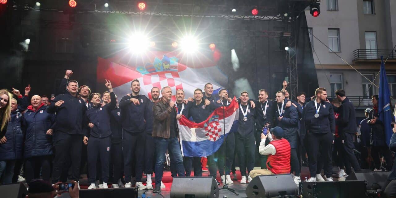 Zagreb: Marko Perković Thompson nastupio na svečanom dočeku hrvatske rukometne reprezentacije