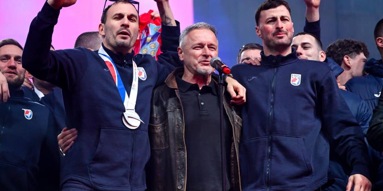 Zagreb: Marko Perković Thompson nastupio na svečanom dočeku hrvatske rukometne reprezentacije