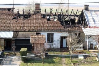 U Novoselcu izbio požar na objektu u kojem se nalazi osam stanova