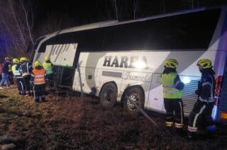 Na autocesti A1 kod Donje Zdenčine prevrnuo se autobus s 26 putnika