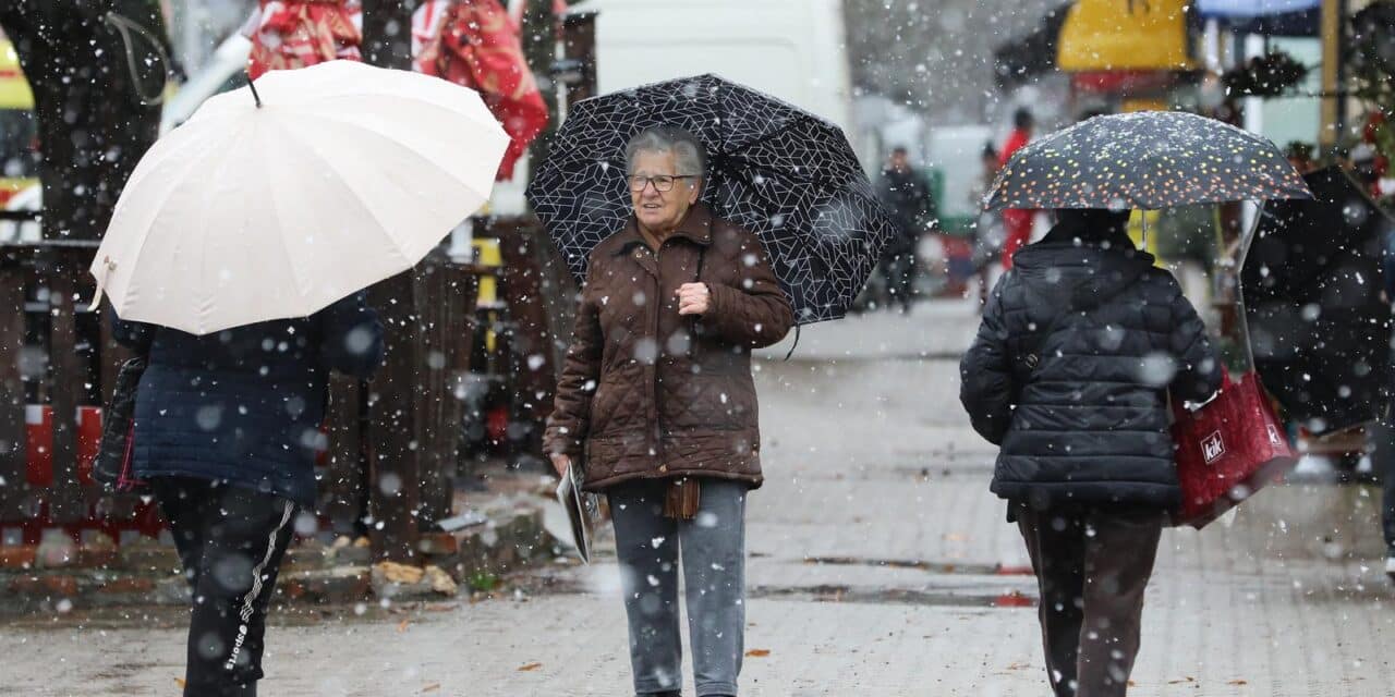 Građane Zagreba u jutarnjim satima iznenadila je susnježica i snijeg