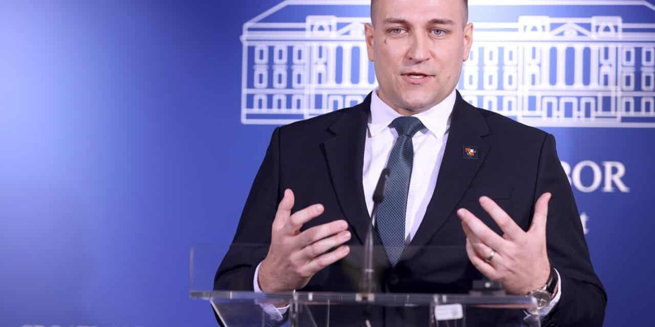 Zagreb: Konferencija za medije Davida Vlajčića i  Ivana Penave