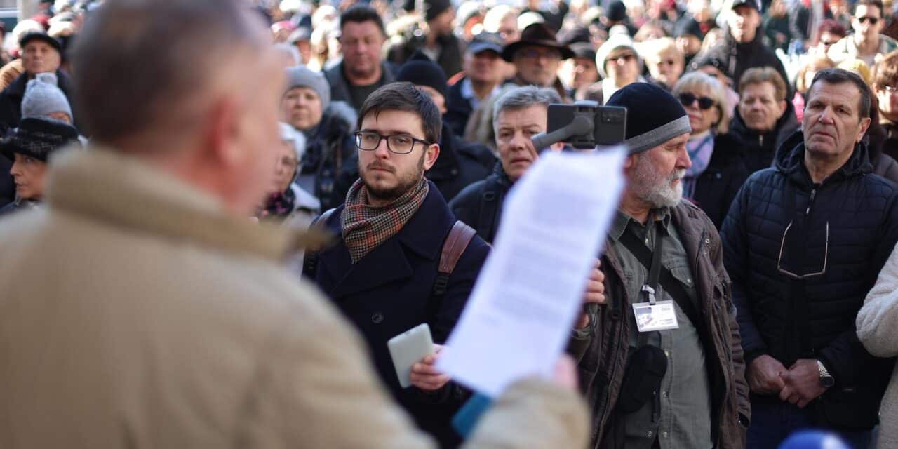 Zagreb: Prosvjedno okupljanje ispred HNB-a u organizaciji platforme “Halo, inspektore”