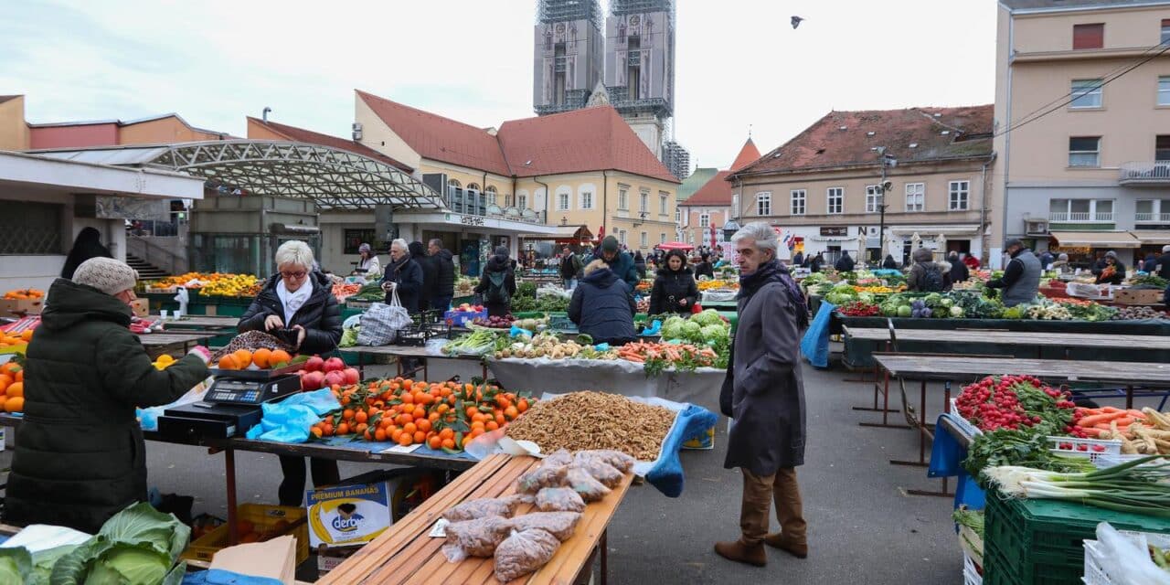 Zagreb: Ponuda na tržnici Dolac na Badnjak