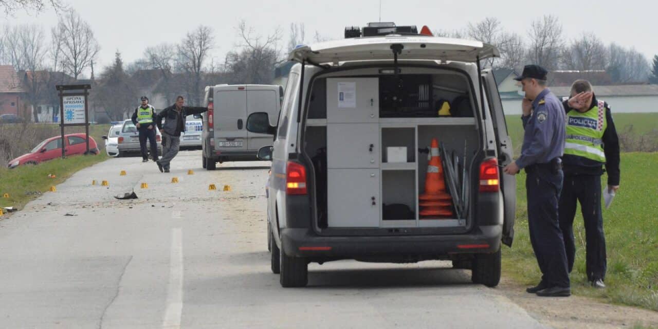 Slavonski Brod: U prometnoj nesre?i  osobnog i kombi vozila smrtno stradao mu�karac
